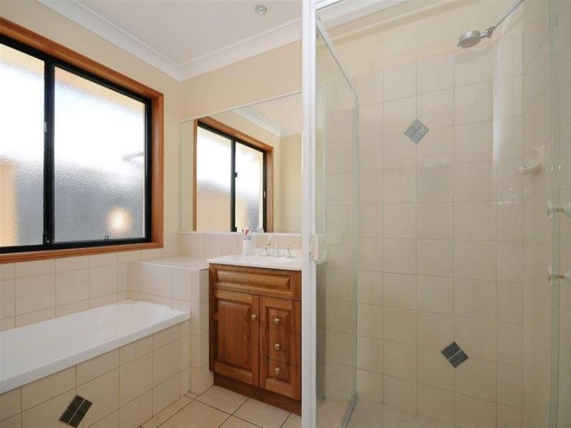 28 Hinchcliffe Drive, Kearneys Spring QLD 4350