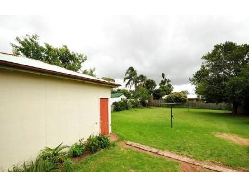 25 Matthews Street, Harristown QLD 4350