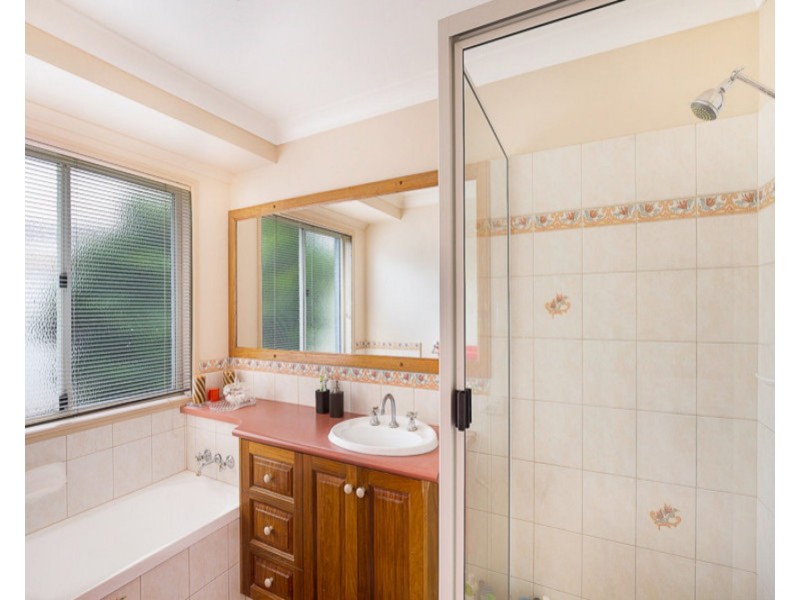 572 Hume Street, Middle Ridge QLD 4350