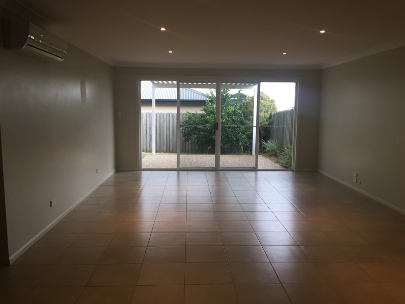 2/15 Horrocks Crescent, Kearneys Spring QLD 4350