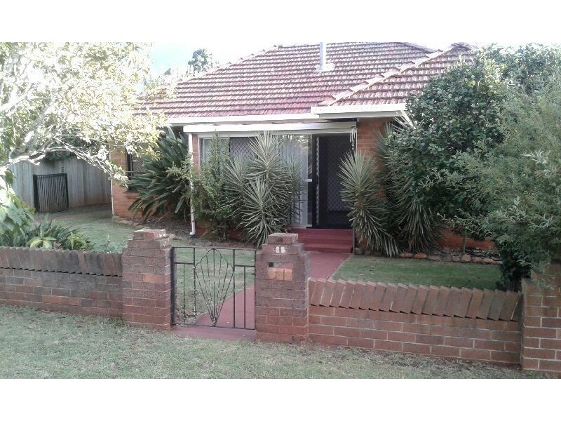 18 Robinson Street, North Toowoomba QLD 4350