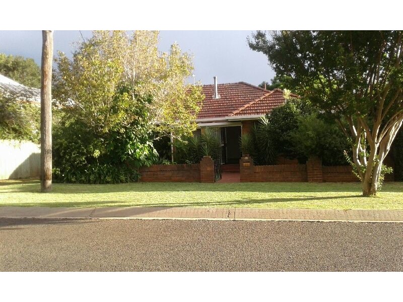 18 Robinson Street, North Toowoomba QLD 4350