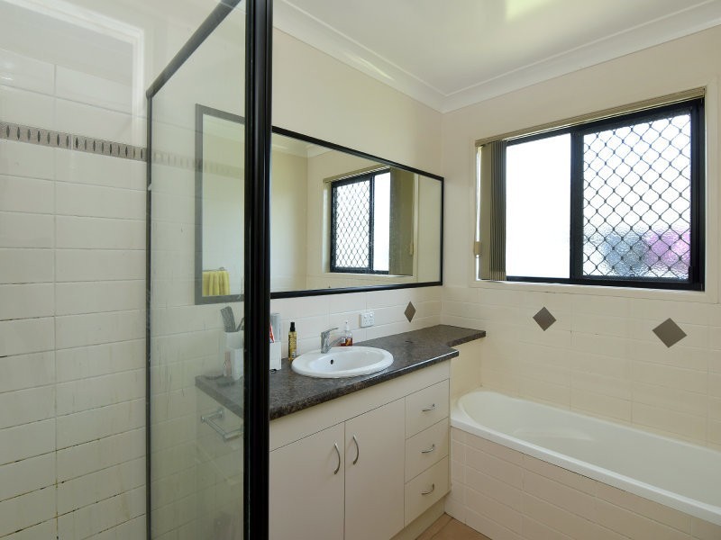 12 Village Court, Glenvale QLD 4350