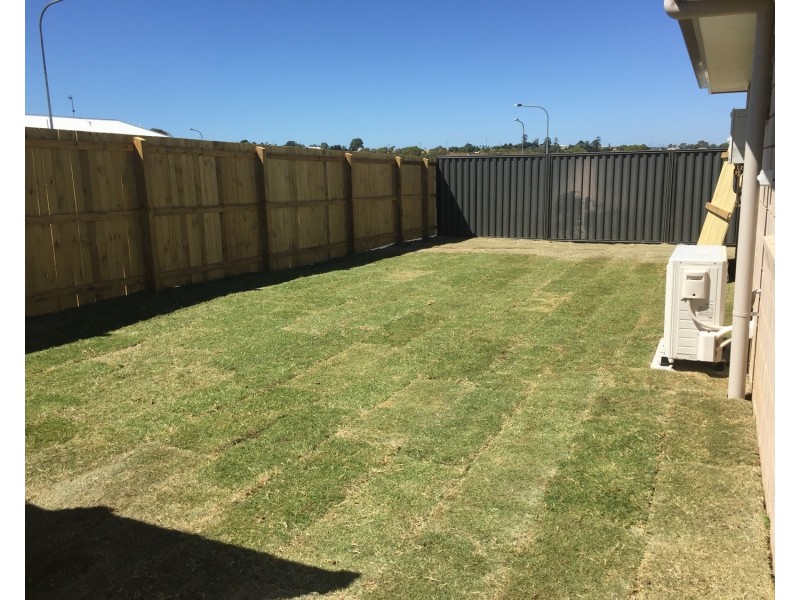1/4 Cardamon Crescent, Glenvale QLD 4350