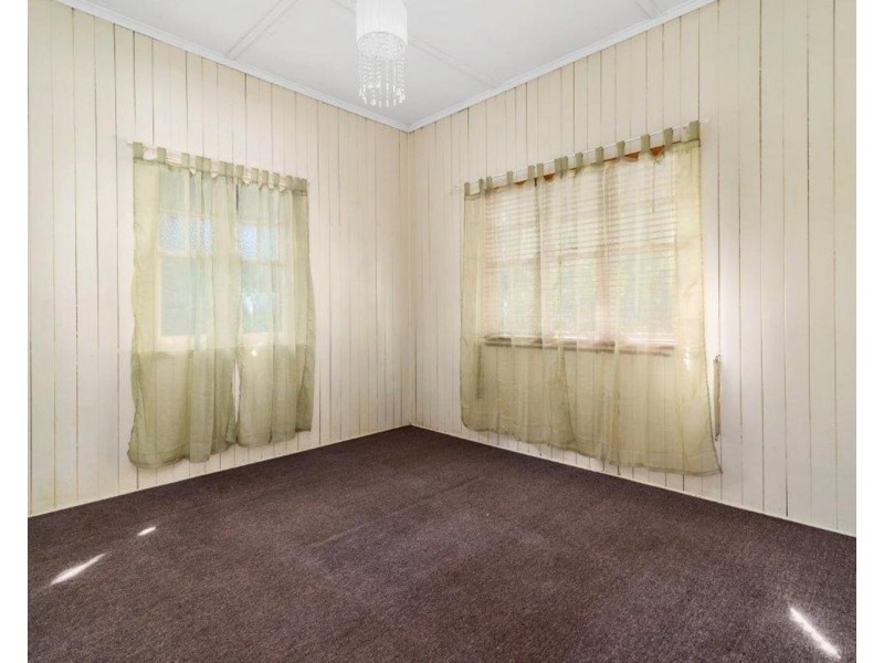 99 Ruthven Street, Harlaxton QLD 4350