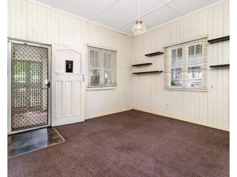 99 Ruthven Street, Harlaxton QLD 4350