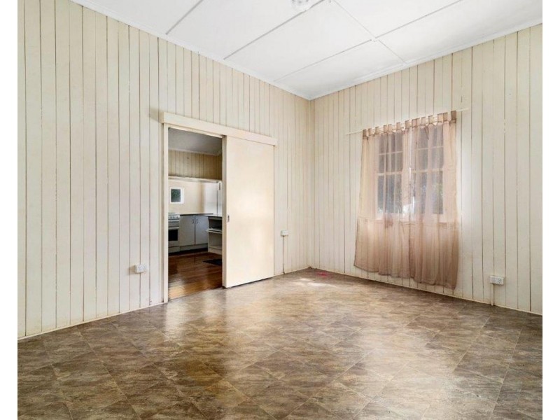 99 Ruthven Street, Harlaxton QLD 4350