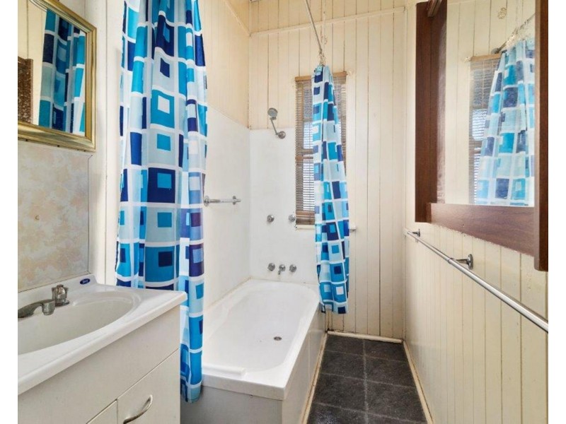 99 Ruthven Street, Harlaxton QLD 4350