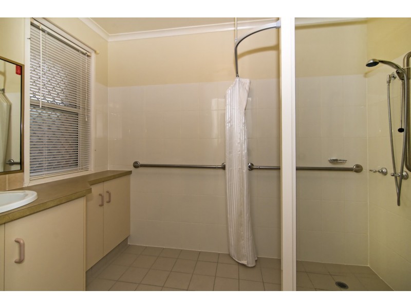 4/31 Gladstone Street, Newtown QLD 4350