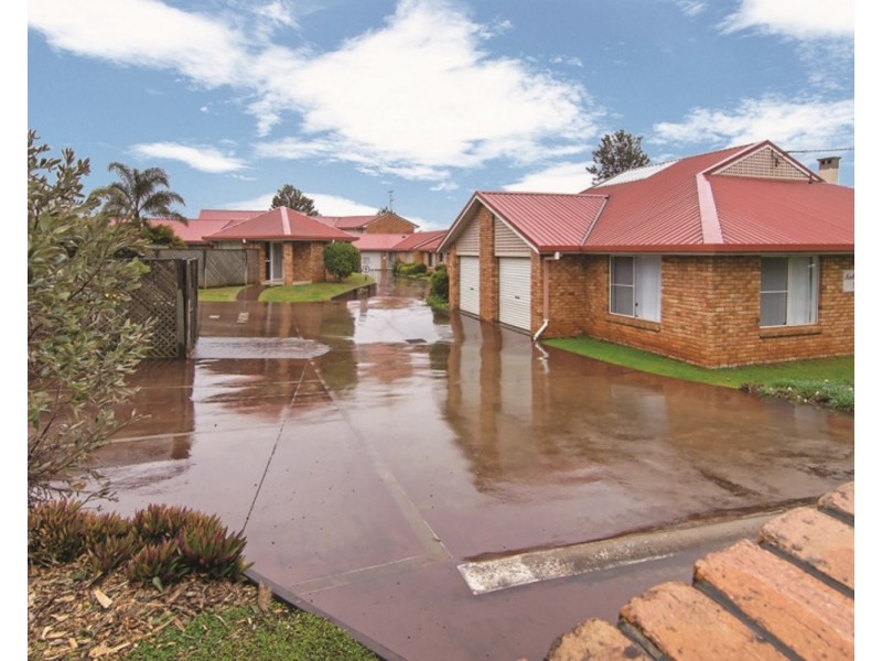 4/31 Gladstone Street, Newtown QLD 4350