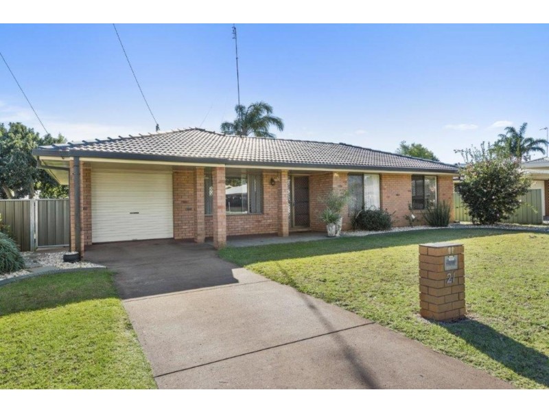21 Cambridge Street, Harristown QLD 4350