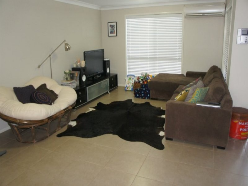 2/8 Sambar Court, Kearneys Spring QLD 4350