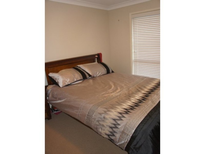 2/8 Sambar Court, Kearneys Spring QLD 4350