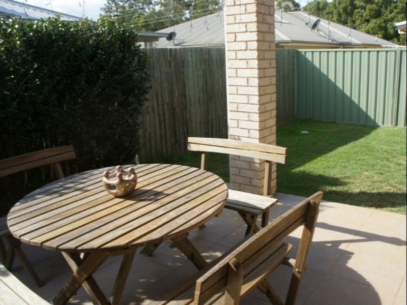 2/8 Sambar Court, Kearneys Spring QLD 4350