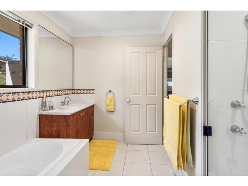 18 Redlands Drive, Gowrie Junction QLD 4352