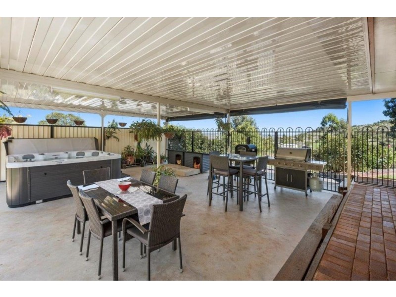 18 Redlands Drive, Gowrie Junction QLD 4352