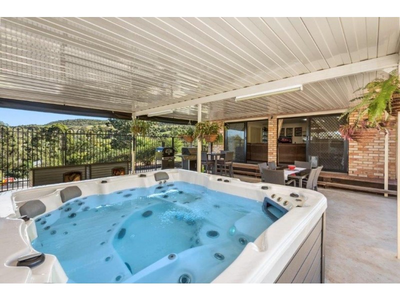 18 Redlands Drive, Gowrie Junction QLD 4352