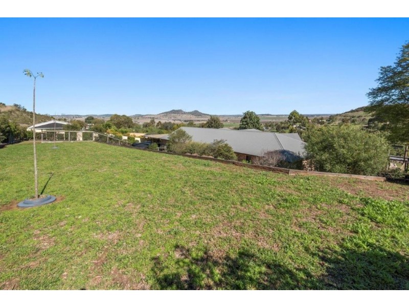 18 Redlands Drive, Gowrie Junction QLD 4352