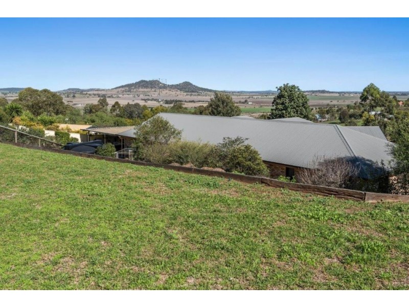 18 Redlands Drive, Gowrie Junction QLD 4352