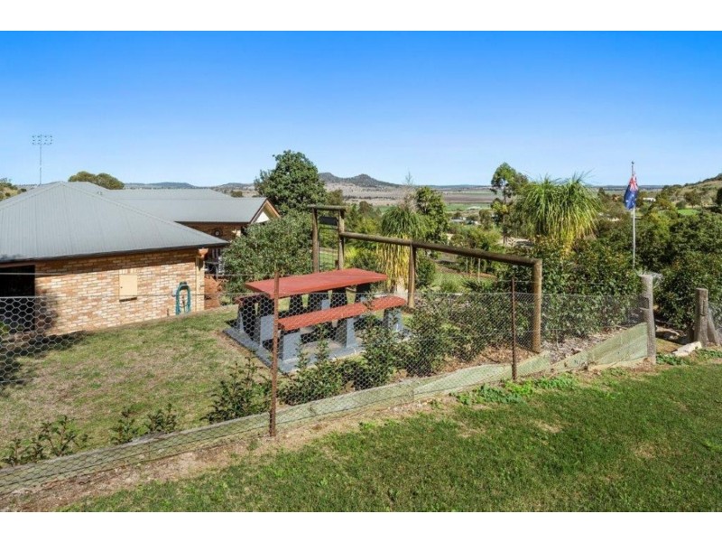 18 Redlands Drive, Gowrie Junction QLD 4352