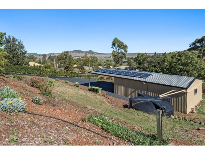 18 Redlands Drive, Gowrie Junction QLD 4352