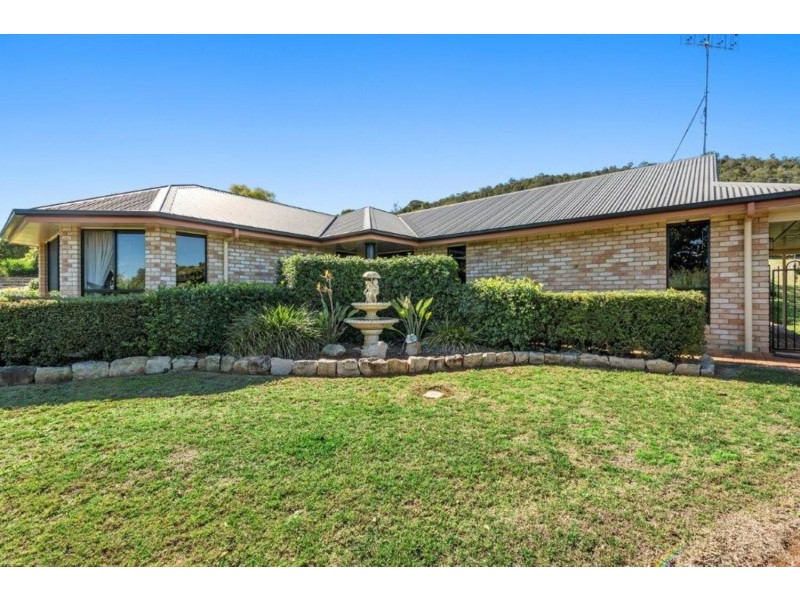 18 Redlands Drive, Gowrie Junction QLD 4352