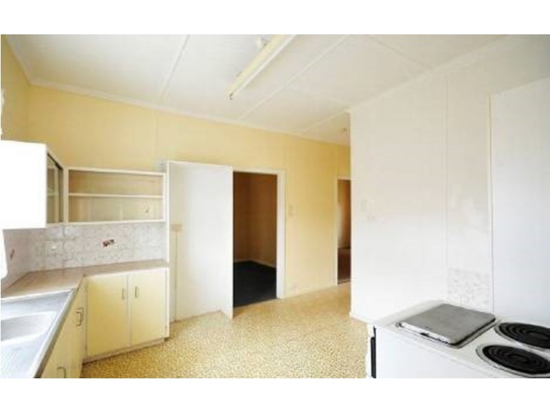 25 Matthews Street, Harristown QLD 4350