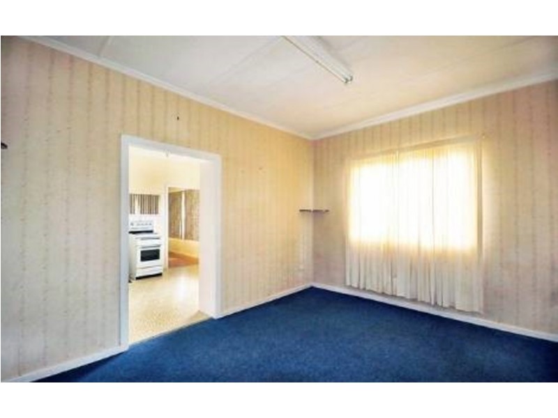 25 Matthews Street, Harristown QLD 4350
