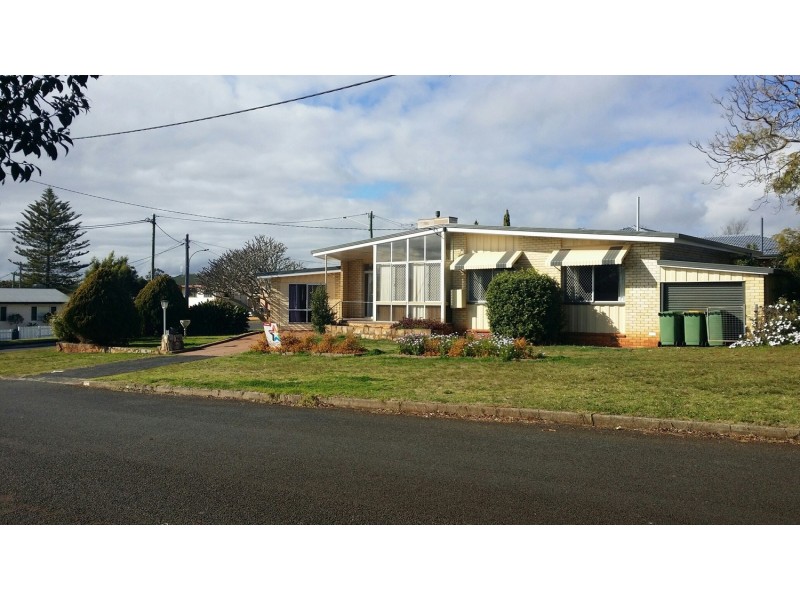 2A Macquarie Street, Centenary Heights QLD 4350