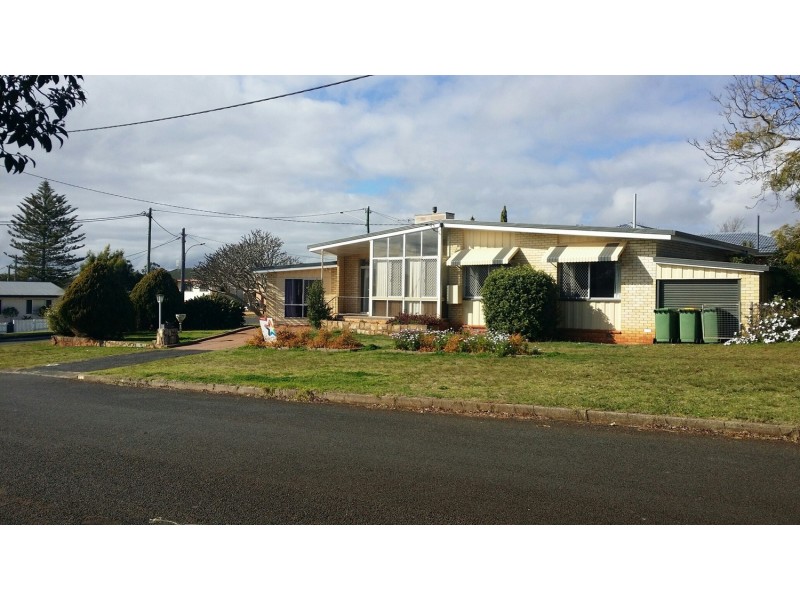 2A Macquarie Street, Centenary Heights QLD 4350