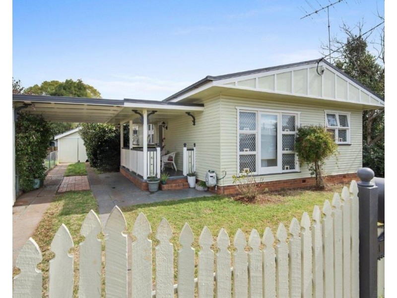 1 Bernard Street, Newtown QLD 4350