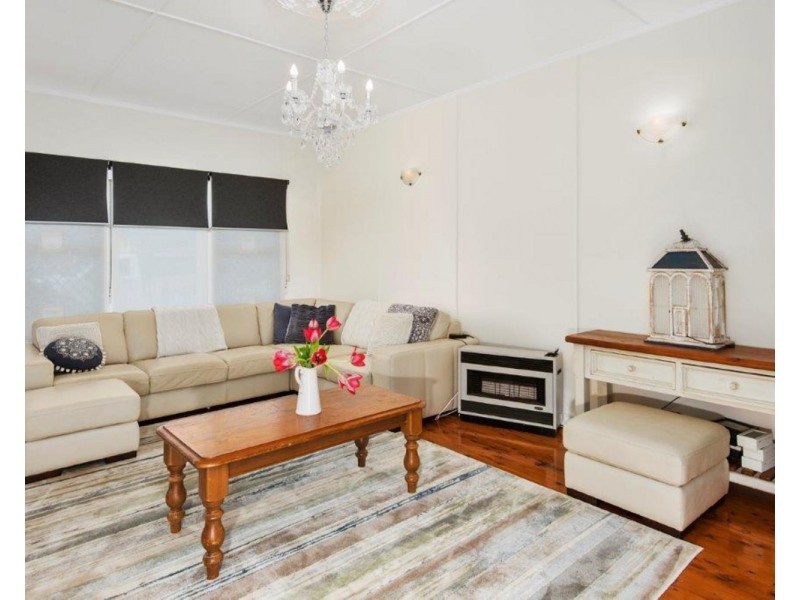 1 Bernard Street, Newtown QLD 4350