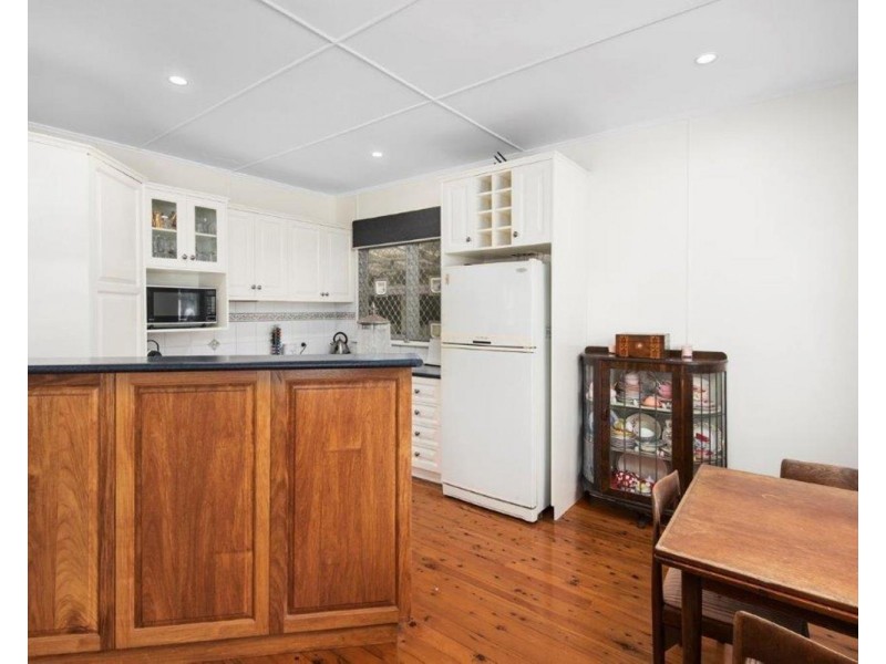 1 Bernard Street, Newtown QLD 4350