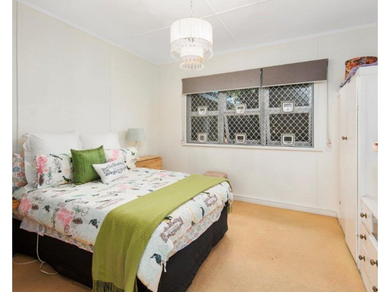 1 Bernard Street, Newtown QLD 4350