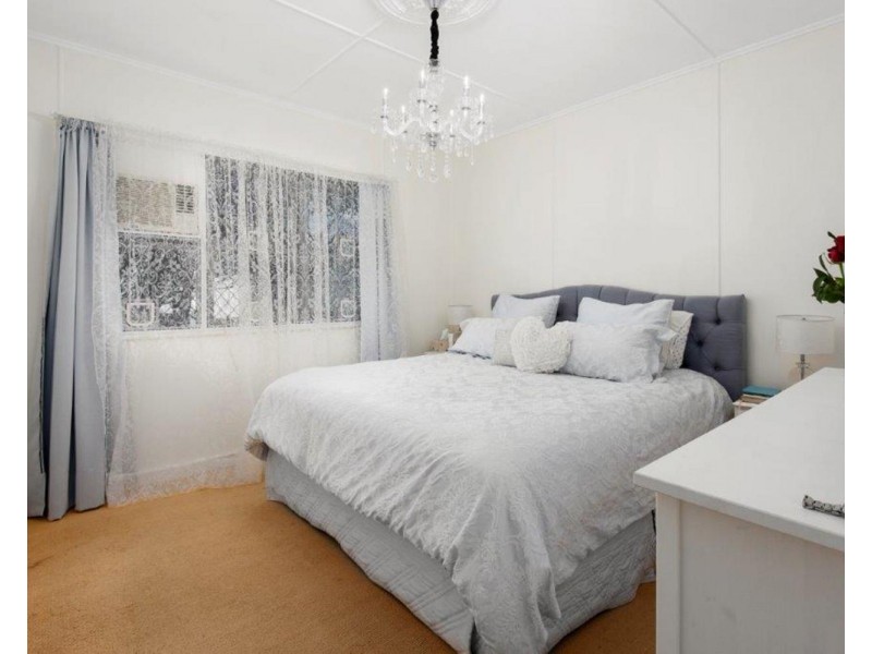 1 Bernard Street, Newtown QLD 4350