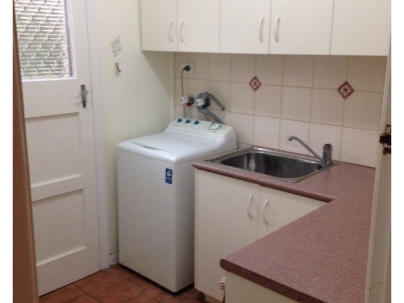 1 Bernard Street, Newtown QLD 4350