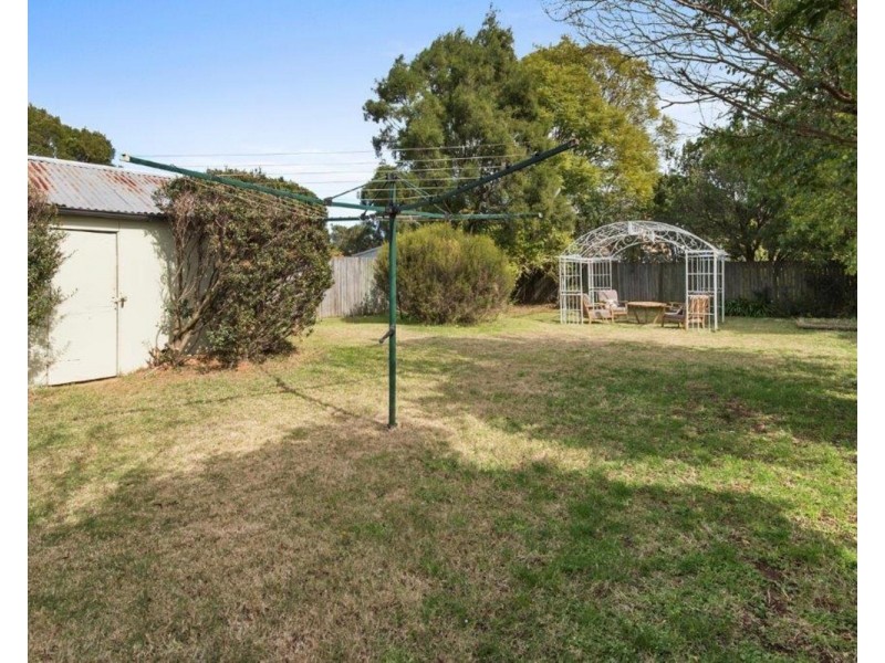 1 Bernard Street, Newtown QLD 4350