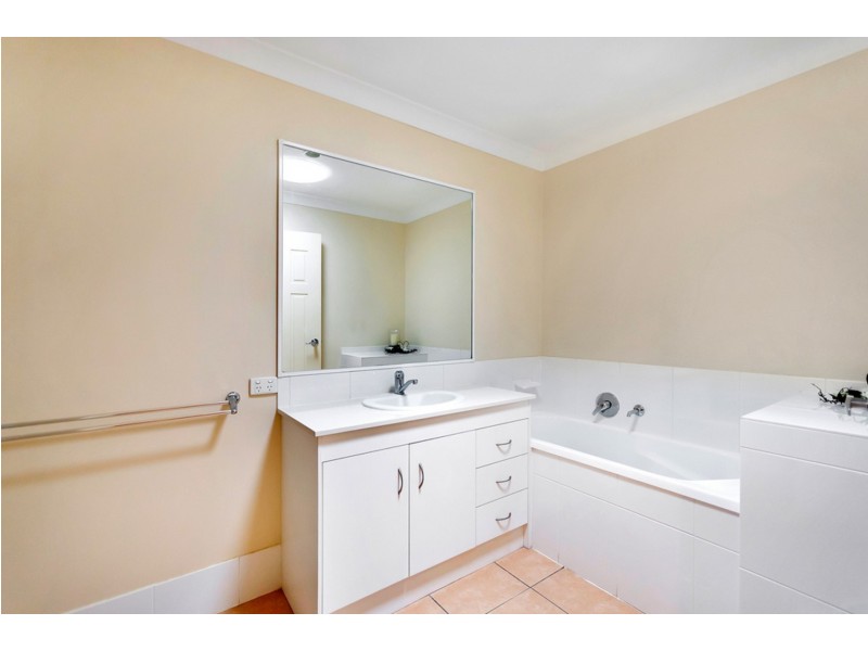 2/2 Justice Close, Glenvale QLD 4350