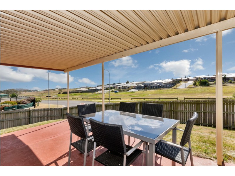 2/2 Justice Close, Glenvale QLD 4350