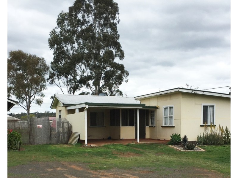 15 Lorrimer Street, Oakey QLD 4401