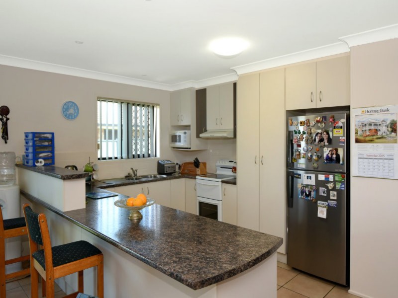 12 Village Court, Glenvale QLD 4350