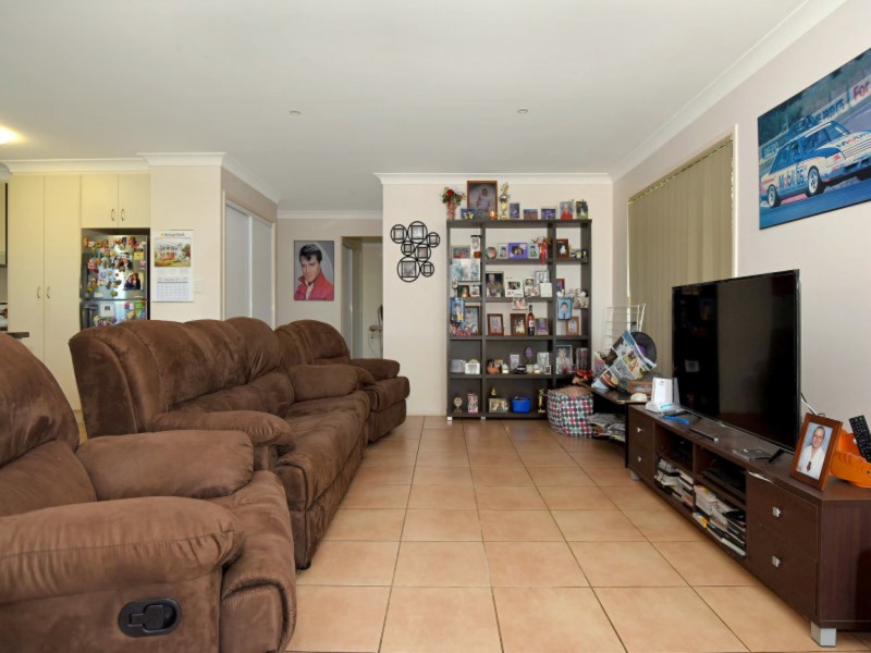 12 Village Court, Glenvale QLD 4350