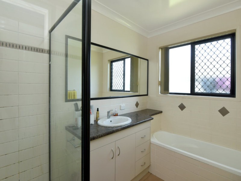 12 Village Court, Glenvale QLD 4350