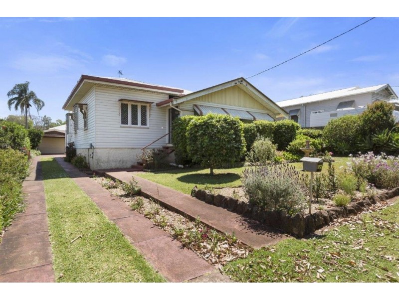 27 Collins Street, Mount Lofty QLD 4350