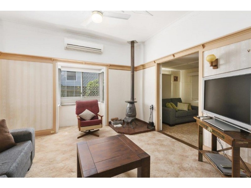 27 Collins Street, Mount Lofty QLD 4350