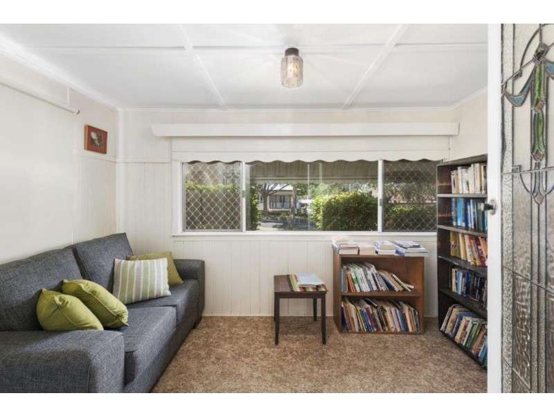 27 Collins Street, Mount Lofty QLD 4350