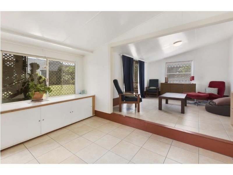 27 Collins Street, Mount Lofty QLD 4350