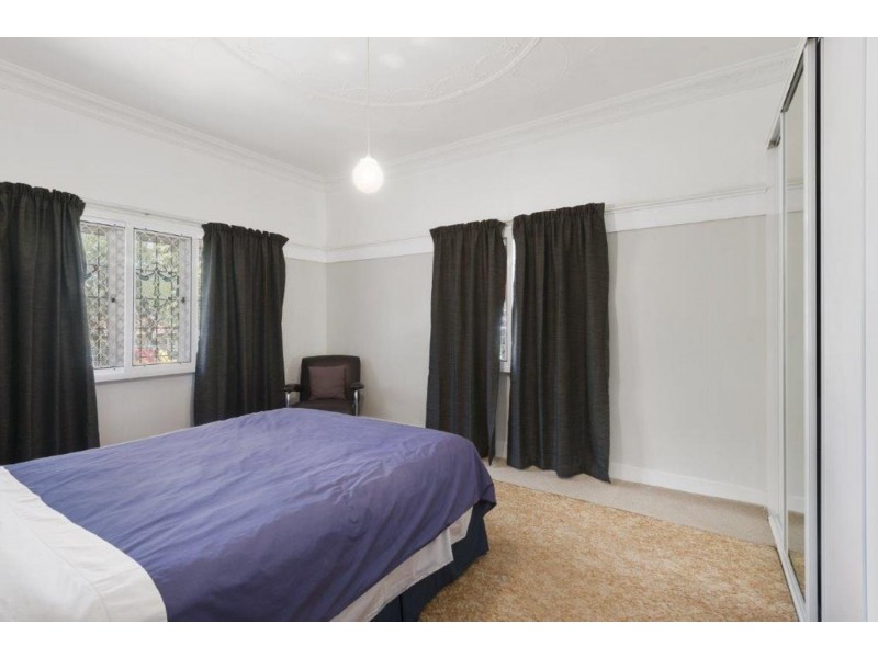 27 Collins Street, Mount Lofty QLD 4350