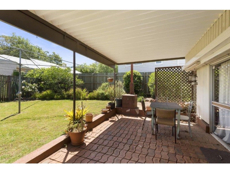 27 Collins Street, Mount Lofty QLD 4350
