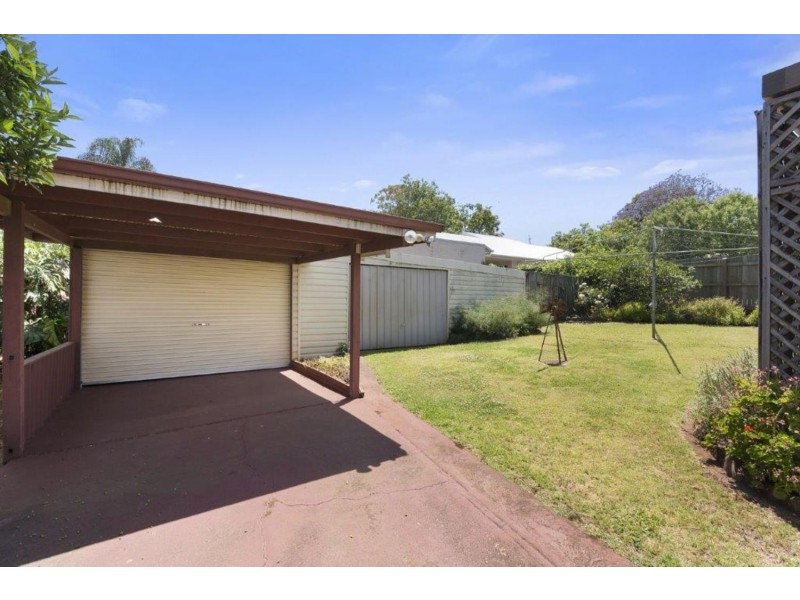27 Collins Street, Mount Lofty QLD 4350